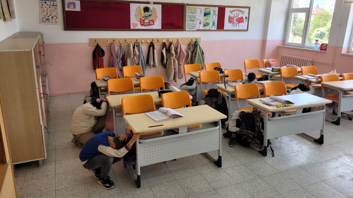 13 EKİM DÜNYA AFET RİSKLERİNİN AZALTILMASI GÜNÜ DEPREM TATBİKATI 